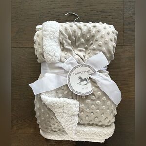 Gorgeous gray & white baby blanket NWT retail $69